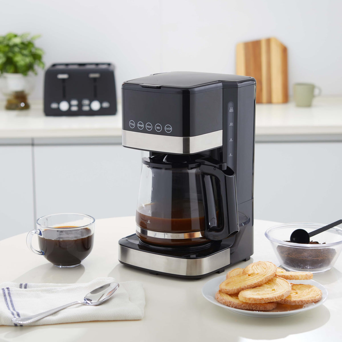 12 Cup Programmable Drip Coffee Maker with Glass Pot R860183